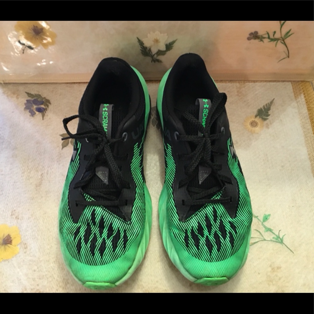 Men’s  Athletic Shoes in Size 6